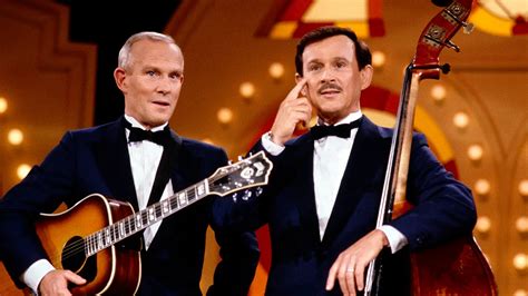 What illness did the smothers brothers have - Tom Smothers was best known for a his comedy duo act with his brother as the Smothers Brothers. Younger brother and professional comedic partner Dick Smothers said he was home with Smothers when he died — a cause related to cancer, CNN reported. “Tom was not only the loving older brother that everyone would want in their …